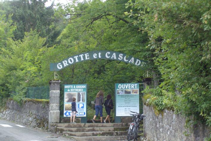 grotte cascade de seythenex lake annecy