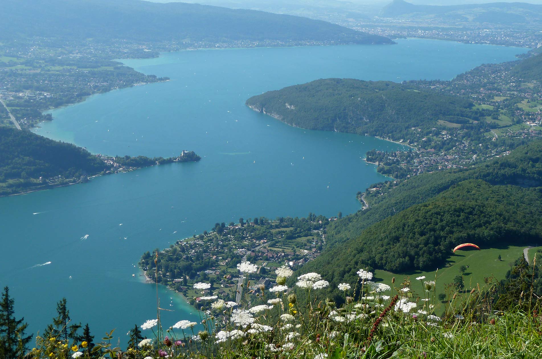 Annecy & meer van Annecy hotel, camping,résidence, location or restaurant meer van Annecy.
