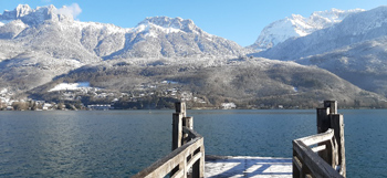 le lac annecy en hiver