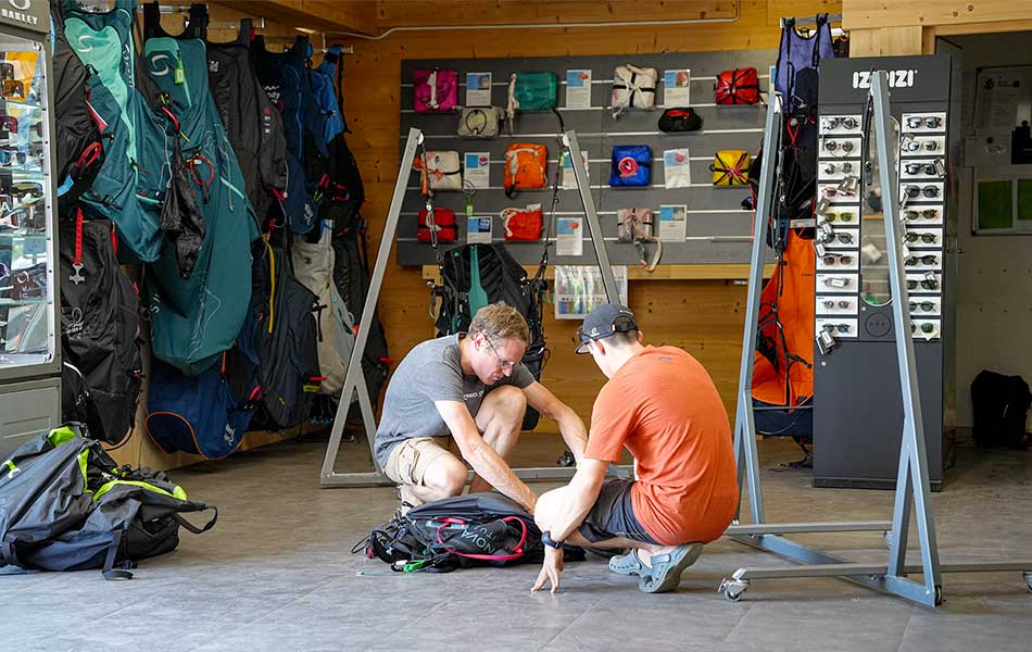 personnes en train de se préparer les passagers du vent annecy