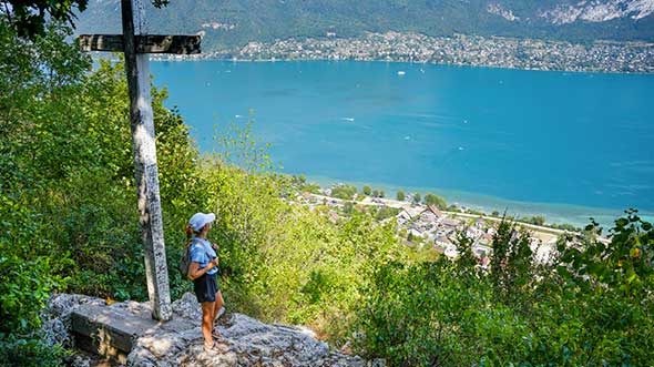 le circuit des trois croix en randonnée lac annecy