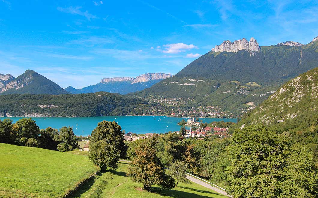 vue panoramique sur le Lac d'Annecy