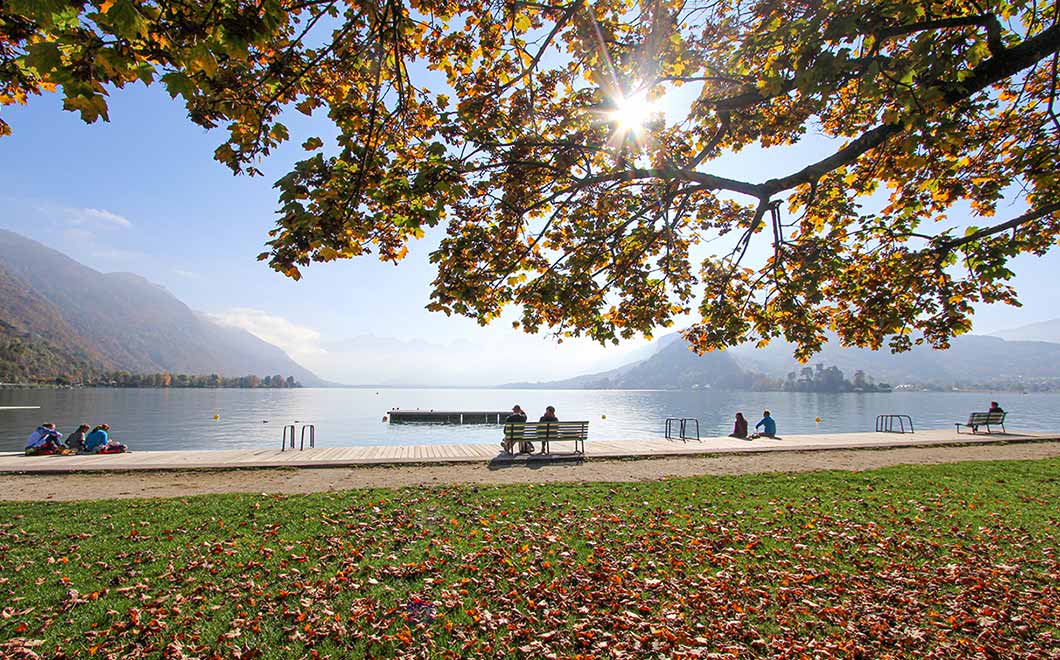 Le Lac d'Annecy en automne